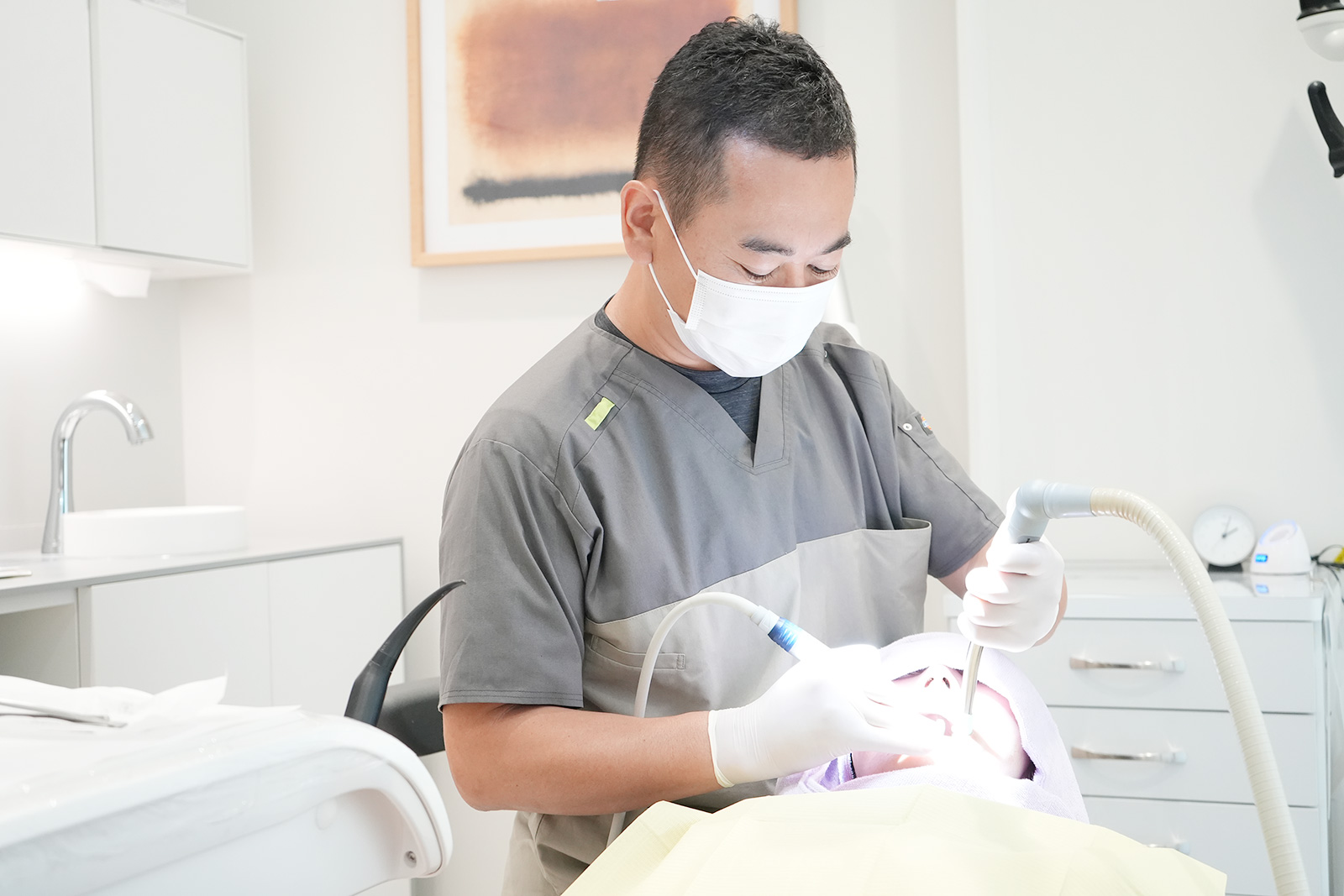 溶けた骨を再生させる「歯周組織再生療法」